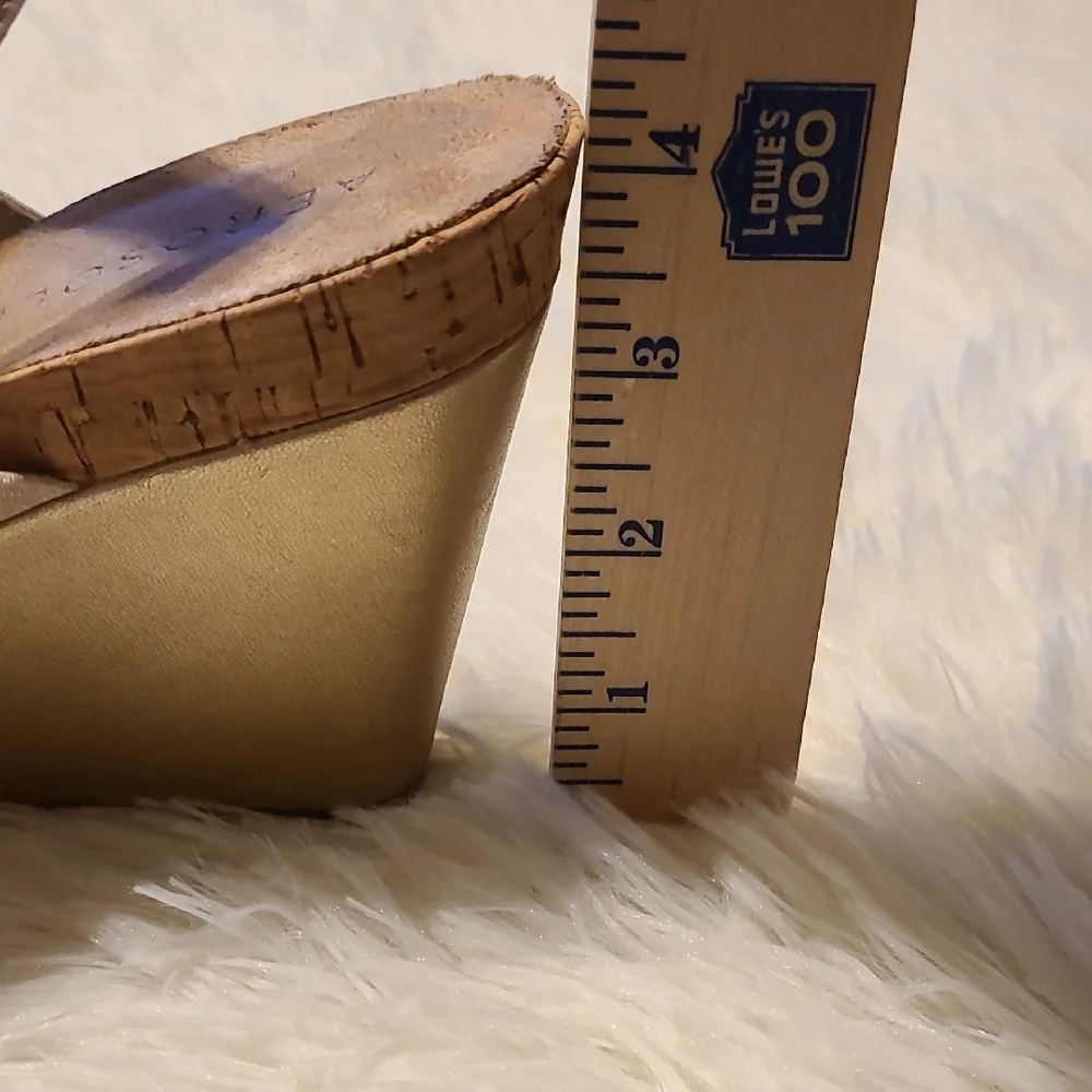 AEROSOLES Women's Gold and Tan Wedge‎ 4